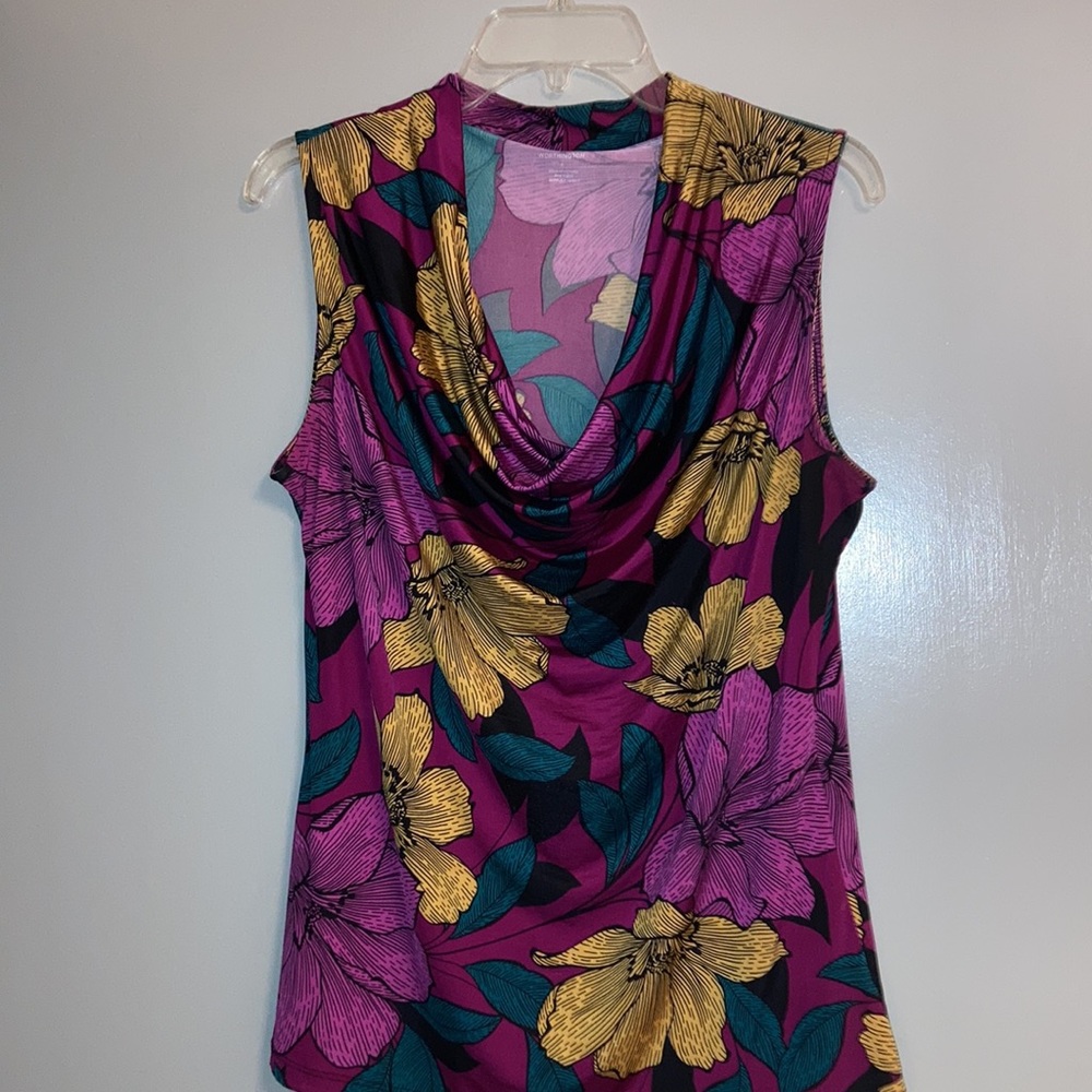 Large Blouse/Shell 🌹 - Picture 2 of 5